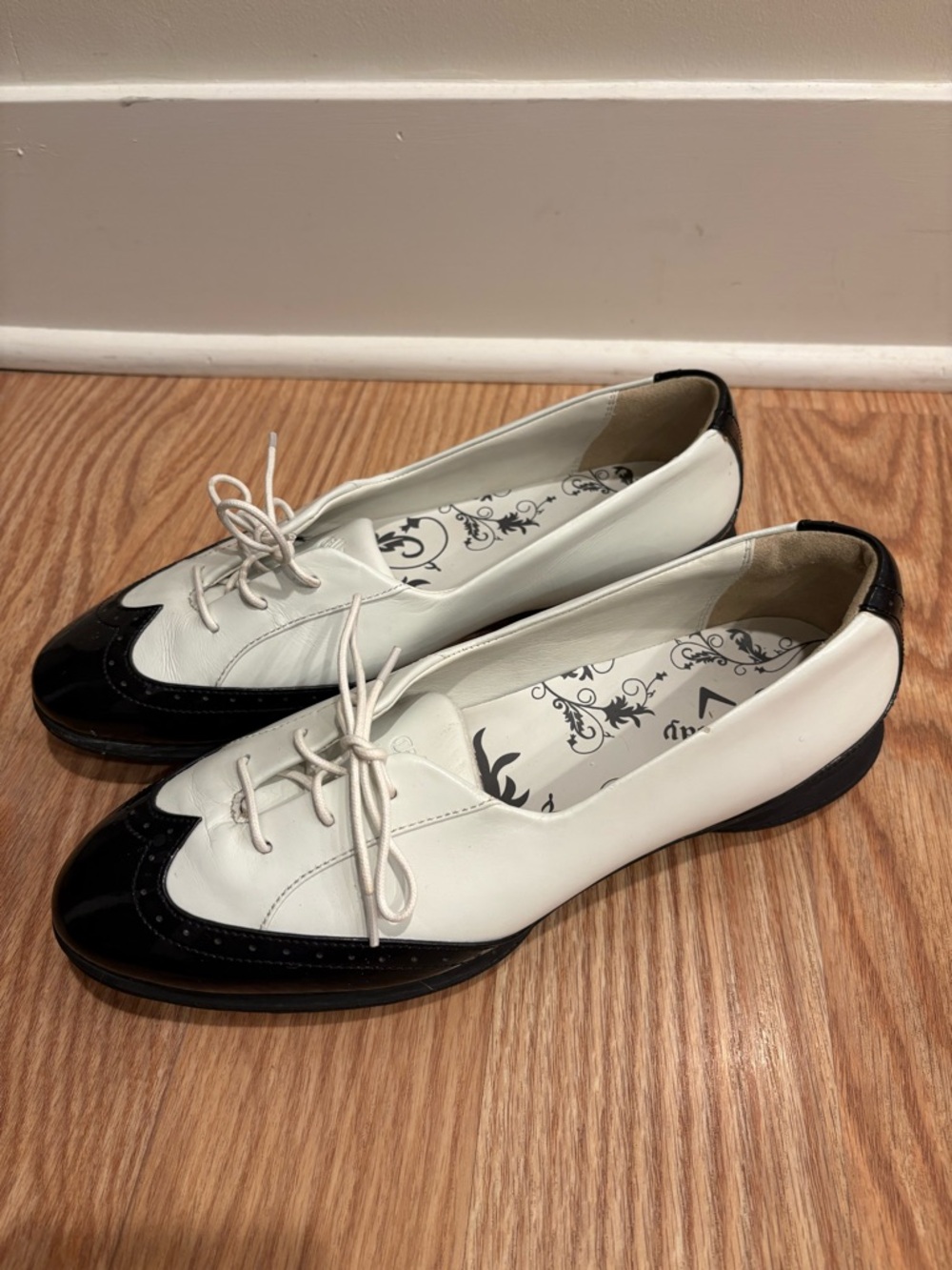 Womens 9 Callaway Rhiona Wing Tip Leather Golf Shoes Retro Croquette Feminine